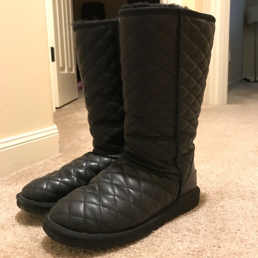 UGG TALL DIAMOND QUILTED LEATHER BOOTS SIZE US 6